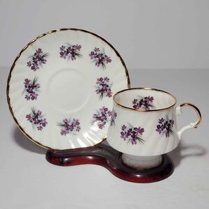 Elizabethan Teacup and Saucer Purple Violets Vintage